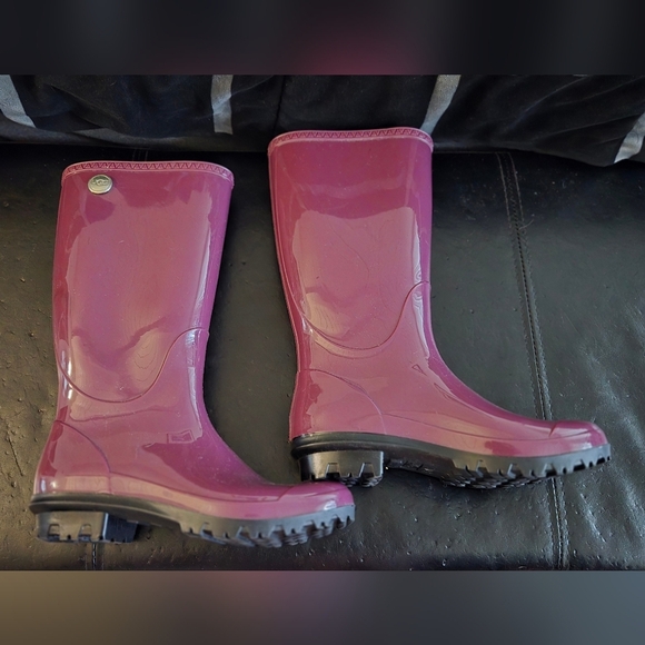 UGG Women's Shaye Rain Boot Maroon Burgundy Purple EUC Size 7 - Picture 9 of 9